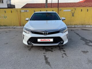 2017 Toyota Camry VII (XV50) Рестайлинг 2, белый, 2060000 рублей, вид 2
