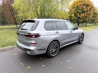 2024 BMW X7 40i I (G07) Рестайлинг, серый, 7000000 рублей, вид 4