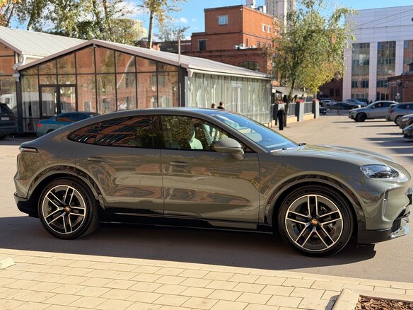 2026 Porsche Cayenne Electric IV, бежевый - вид 10