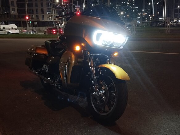 2017 Harley-Davidson Road Glide, золотистый, 1350000 рублей - вид 3