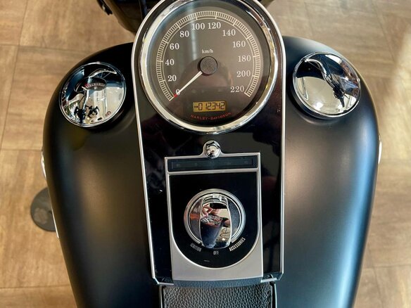 2011 Harley-Davidson Fat Boy, чёрный, 1250000 рублей - вид 10