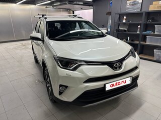 2017 Toyota RAV4 IV (XA40) Рестайлинг, белый, 3100000 рублей, вид 4