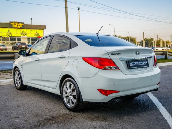 2015 Hyundai Solaris I Рестайлинг, белый, 1098000 рублей - вид 4