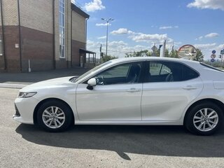 2018 Toyota Camry VIII (XV70), белый, 2570000 рублей, вид 3