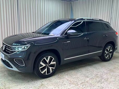 2023 Volkswagen Tayron I Рестайлинг, чёрный, 2350000 рублей, вид 3