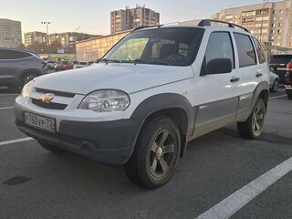2015 Chevrolet Niva I Рестайлинг, белый, 590000 рублей, вид 1