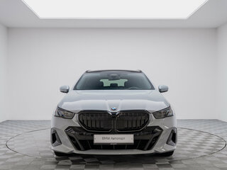 2025 BMW 5 серии 520d xDrive VIII (G60/G61/G68), серый, 8990000 рублей, вид 3