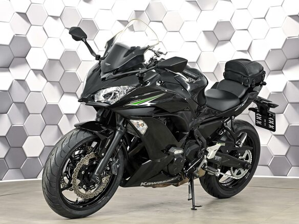 2017 Kawasaki Ninja 650, чёрный - вид 1