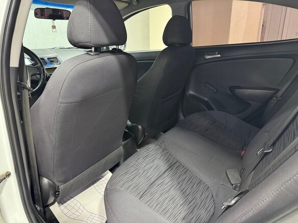 2014 Hyundai Solaris I Рестайлинг, белый, 650000 рублей - вид 17
