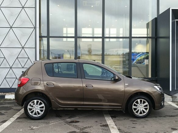 2018 Renault Sandero II Рестайлинг, коричневый, 899000 рублей - вид 3