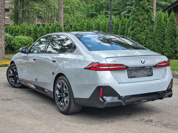 2025 BMW 5 серии 530i xDrive VIII (G60/G61/G68), серый, 8850000 рублей - вид 8