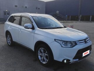 2014 Mitsubishi Outlander III Рестайлинг, белый, 1400000 рублей, вид 2