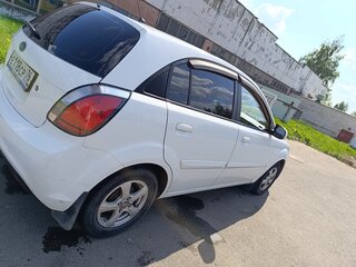 2011 Kia Rio II Рестайлинг, белый, 600000 рублей, вид 5