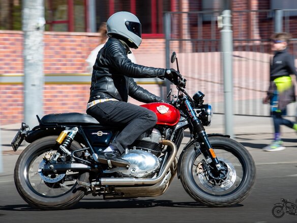 2024 Royal Enfield Interceptor 650, красный, 590000 рублей