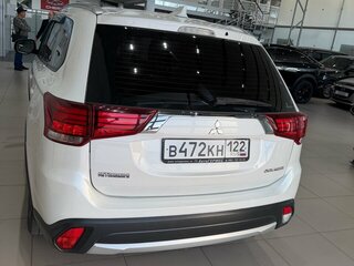 2017 Mitsubishi Outlander III Рестайлинг 2, белый, 1815000 рублей, вид 5