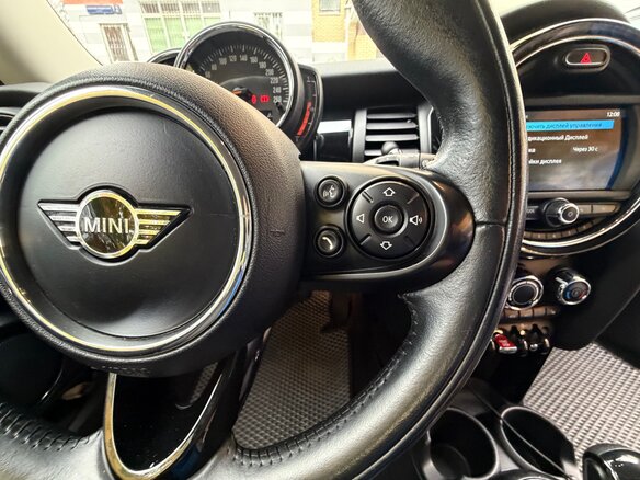 2020 Mini Hatch Cooper III (F55/F56) Рестайлинг, серый, 1750000 рублей - вид 12
