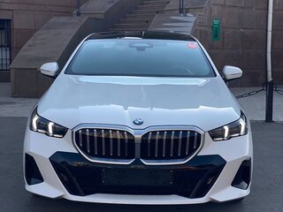 2024 BMW 5 серии 520i VIII (G60/G61/G68), белый, 6700066 рублей, вид 2