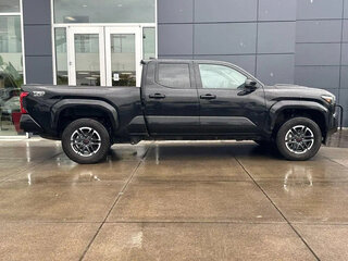 2025 Toyota Tacoma IV, чёрный, 6578075 рублей, вид 3