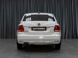 2017 Volkswagen Polo V Рестайлинг, белый, 1209000 рублей, вид 4