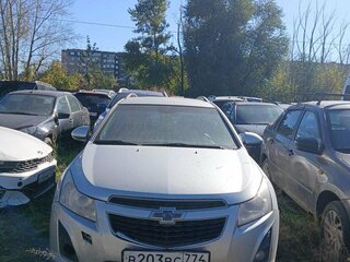 2013 Chevrolet Cruze I Рестайлинг, серебристый, 475000 рублей, вид 3