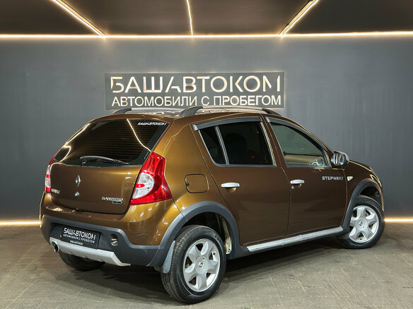 2013 Renault Sandero Stepway I, коричневый, 575000 рублей - вид 3