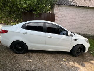 2013 Kia Rio 5-speed III, белый, 750000 рублей, вид 3