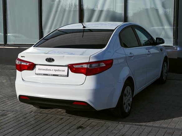 2012 Kia Rio 4-speed III, белый, 837000 рублей - вид 4