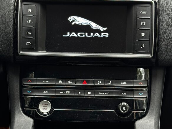 2016 Jaguar F-Pace I, белый, 1999000 рублей - вид 11