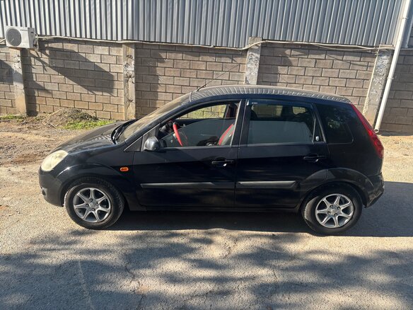 2007 Ford Fiesta Mk5, чёрный, 340000 рублей - вид 2