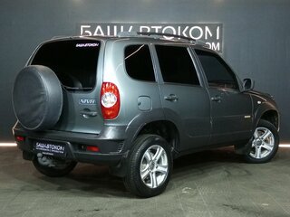 2017 Chevrolet Niva I Рестайлинг, серый, 515000 рублей, вид 5
