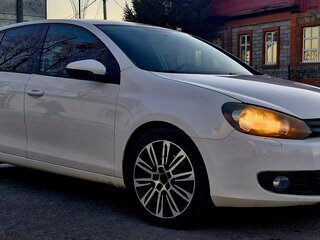 2011 Volkswagen Golf VI, белый, 890000 рублей, вид 1
