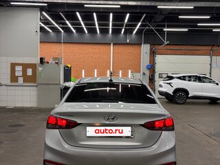 2017 Hyundai Solaris II, серебристый, 800000 рублей, вид 5