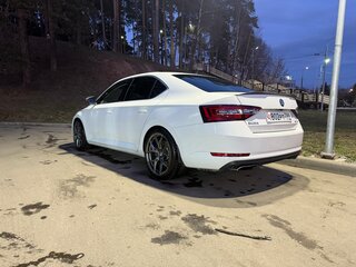 2019 Skoda Superb III, белый, 3050000 рублей, вид 4