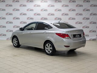 2013 Hyundai Solaris I, серебристый, 699000 рублей, вид 4