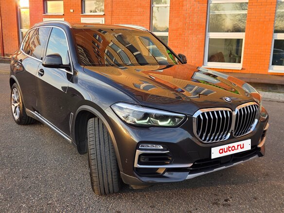 2019 BMW X5 30d IV (G05/G18), серый, 5550000 рублей - вид 2
