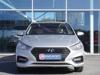 2017 Hyundai Solaris II, серебристый, 1088000 рублей, вид 2