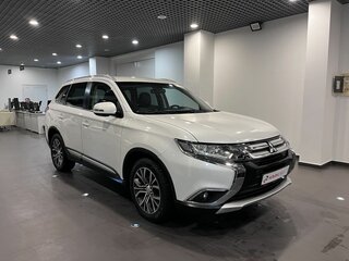 2016 Mitsubishi Outlander III Рестайлинг 2, белый, 1550000 рублей, вид 1