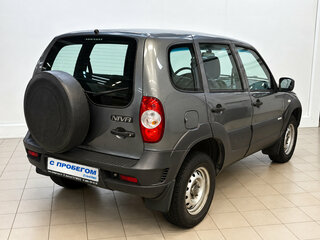 2017 Chevrolet Niva I Рестайлинг, серый, 650000 рублей, вид 4
