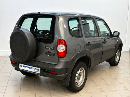 2017 Chevrolet Niva I Рестайлинг, серый, 625000 рублей, вид 4