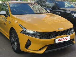 2022 Kia K5 III, жёлтый, 1950000 рублей, вид 1