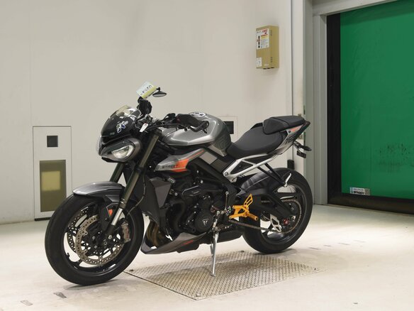 2023 Triumph Street Triple, серый, 850000 рублей - вид 1