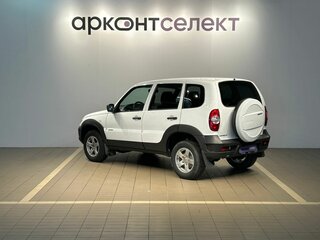 2018 Chevrolet Niva I Рестайлинг, белый, 770000 рублей, вид 4