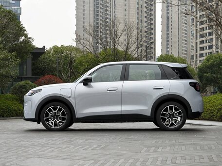 2026 Leapmotor A10 53 kWh, серебристый, 2190000 рублей, вид 4