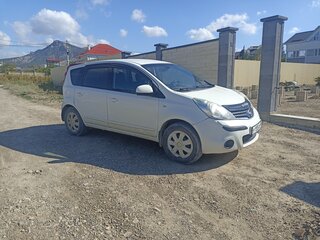 2013 Nissan Note I Рестайлинг, белый, 425000 рублей, вид 3