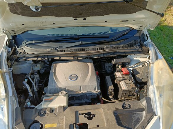 2013 Nissan Leaf (EM57) I (ZE0/AZE0), белый, 1280000 рублей - вид 19
