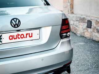 2019 Volkswagen Polo V Рестайлинг, серебристый, 1400000 рублей, вид 3