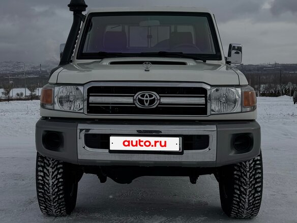 2017 Toyota Land Cruiser 79 70 Series Рестайлинг 1, белый, 6700000 рублей - вид 1