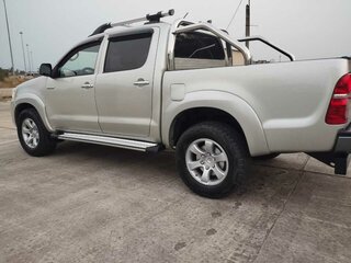 2014 Toyota Hilux VII Рестайлинг, серебристый, 2500000 рублей, вид 4