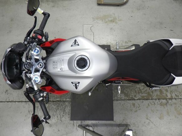2026 Triumph Street Triple, серый, 1300000 рублей - вид 12