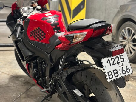 2017 Suzuki GSX-R 600, красный, 999999 рублей, вид 3